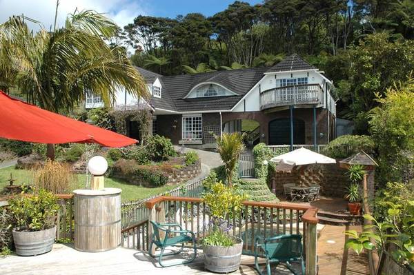 FUN - FILLED FAMILY RETREAT Picture 1