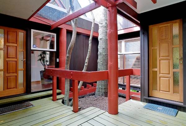 If you look then you're hooked Picture 3