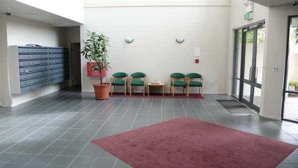 Secure and Central Apartment for you or your tenant: Picture 2