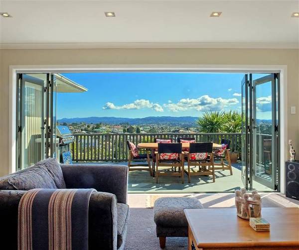 Looking for a Family Christmas Present? Picture 1