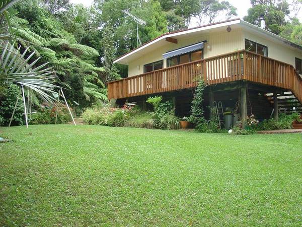 FAMILY FRIENDLY WITH FLAT LAWN Picture 2