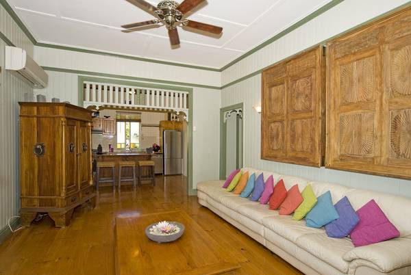 Charming Colonial with Spectacular Balinese Twist..... Picture 3