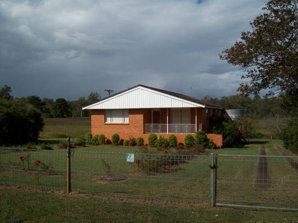 FOR SALE NOW OR AUCTION SAT 14/6/08 - 3.00PM Picture 3