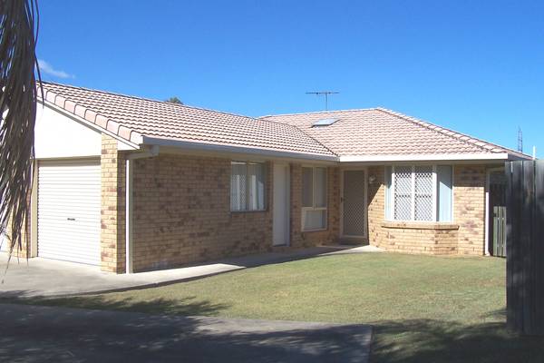 TWO INCOMES FOR THE PRICE OF ONE HOUSE!! Picture 1