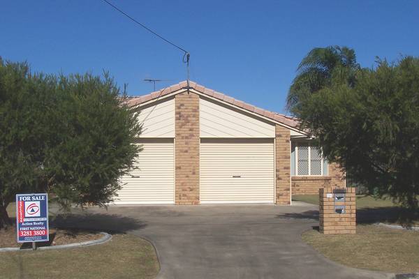 TWO INCOMES FOR THE PRICE OF ONE HOUSE!! Picture 2