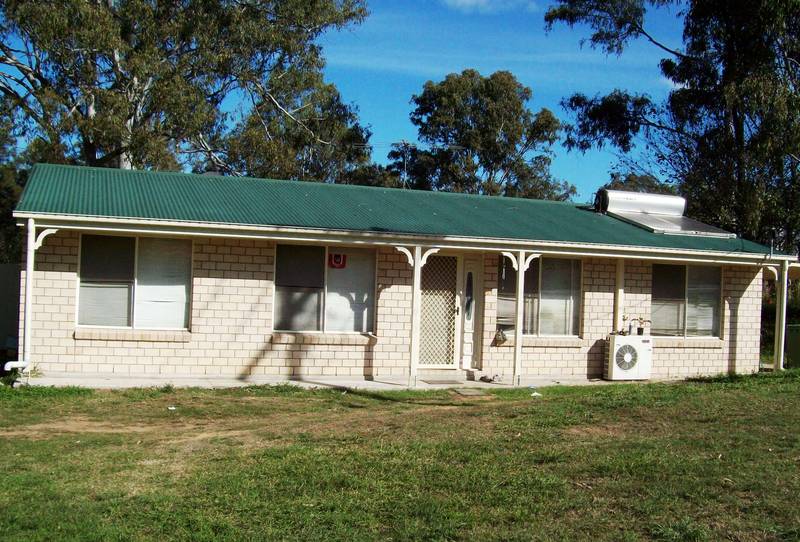 PLEASANT BUSH SURROUNDS - HUGE BLOCK
- 4 BEDS!! Picture 1