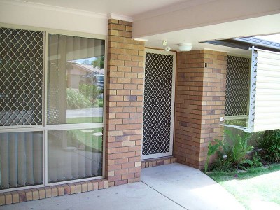 NEAT DUPLEX - READY AND WAITING FOR YOU!! Picture