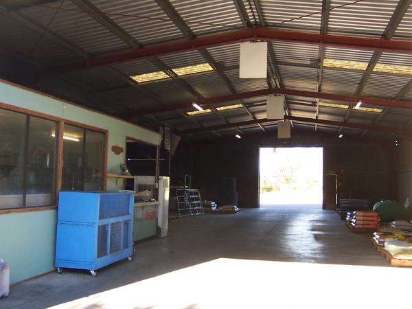 IPSWICH FRINGE - WAREHOUSE/RETAIL SHED Picture 2
