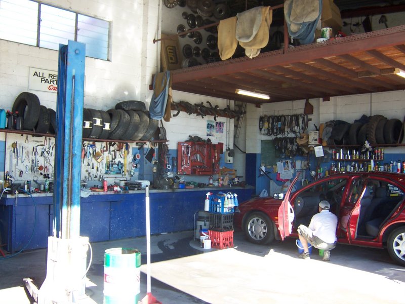 CARYARD CORNER SITE - Re-development Opportunity Picture 2