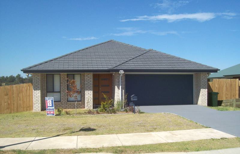 GREAT VALUE - GREAT SUBURB - GREAT HOME! Picture 2