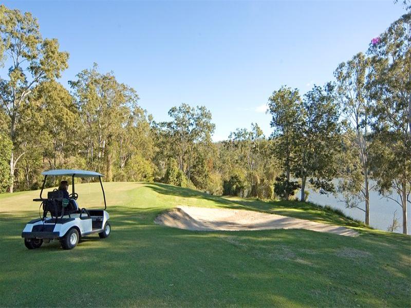 Karana Downs Country Club Estate Picture 3