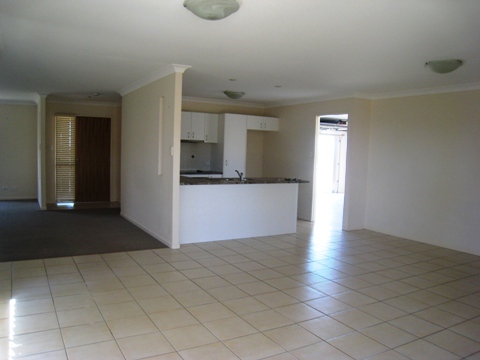 DEEBING HEIGHTS - Just under the Highway from YAMANTO Picture 3