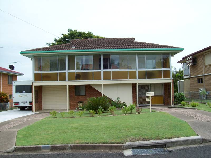 BUNDAMBA - FOR THE LARGE FAMILY! Picture 1