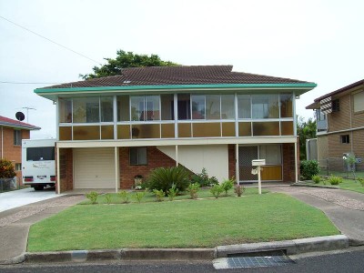 BUNDAMBA - FOR THE LARGE FAMILY! Picture