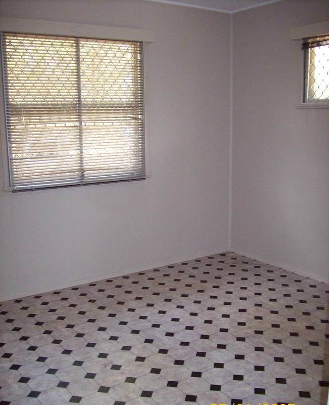 NEAT STARTER HOME FOR ASTUTE BUYERS Picture 2