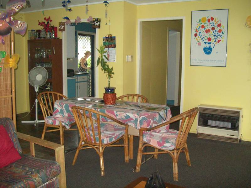 HANDY HI-SET+STORAGE + GREAT YARD Picture 2