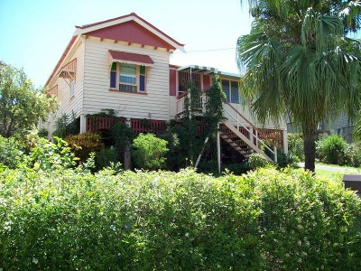 MOVE STRAIGHT IN OR REFURBISH TO YOUR HEARTS CONTENT! Picture