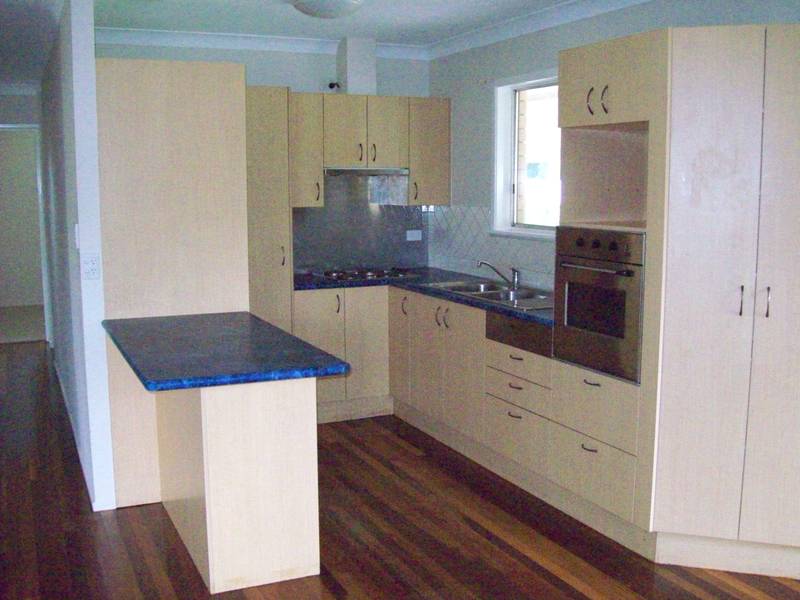 A HOME WITH EVERYTHING GOING FOR IT!! Picture 2