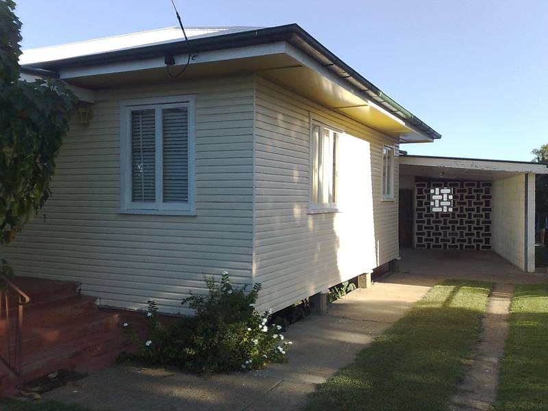 Solid 3 Bedroom Home - Quiet Street in Silkstone Picture 2