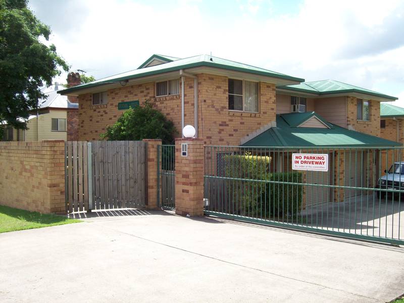 GREAT INVESTMENT - TOWNHOUSE - BOOVAL Picture 3