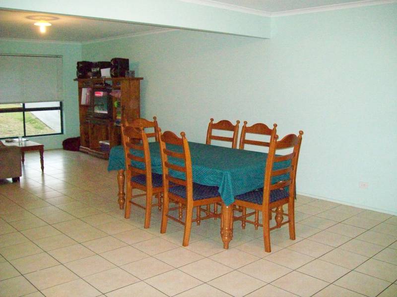 SPACIOUS 4 BEDROOM BRICK Picture 2