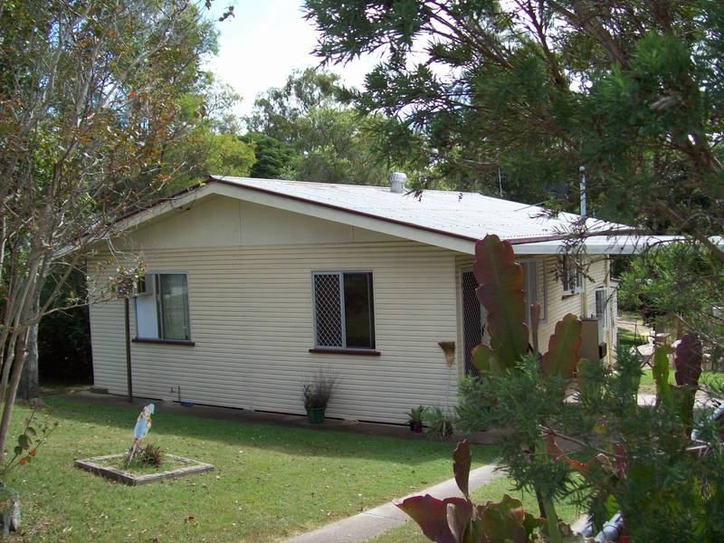 Neat and Tidy Cottage - Close to Warrego Highway Picture 1