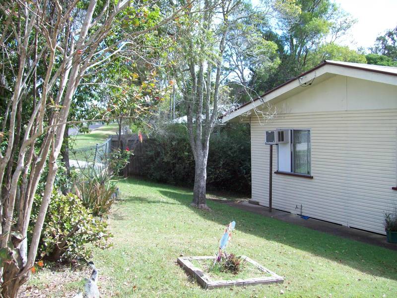 Neat and Tidy Cottage - Close to Warrego Highway Picture 3