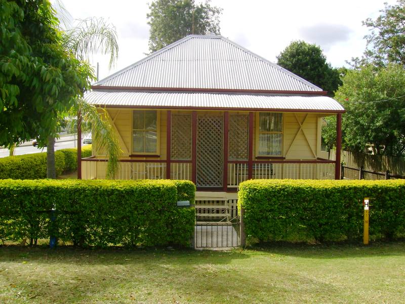 CHARACTER HOME IN HIGH PROFILE POSITION Picture 1