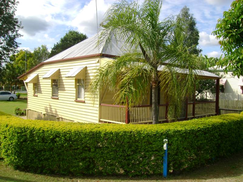 CHARACTER HOME IN HIGH PROFILE POSITION Picture 3