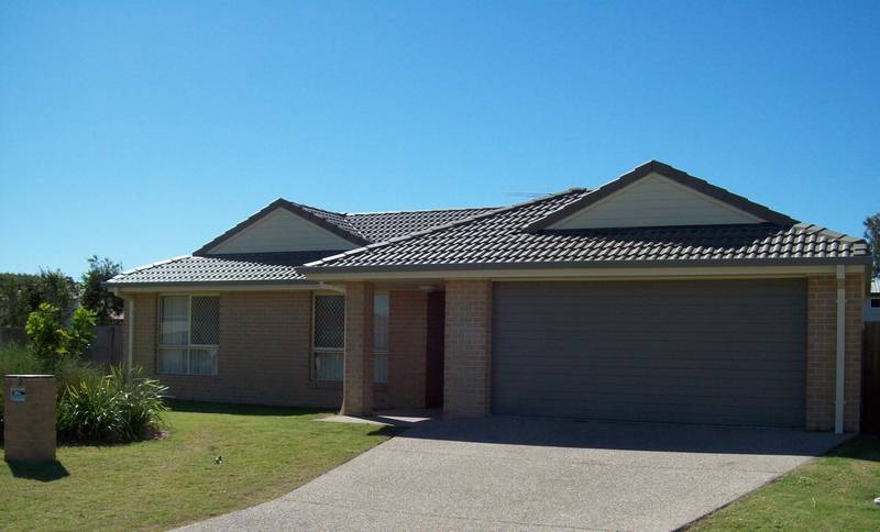 FAMILY 4 BEDDER BESIDE THE PARK! ONE MILE $323000 Picture 3