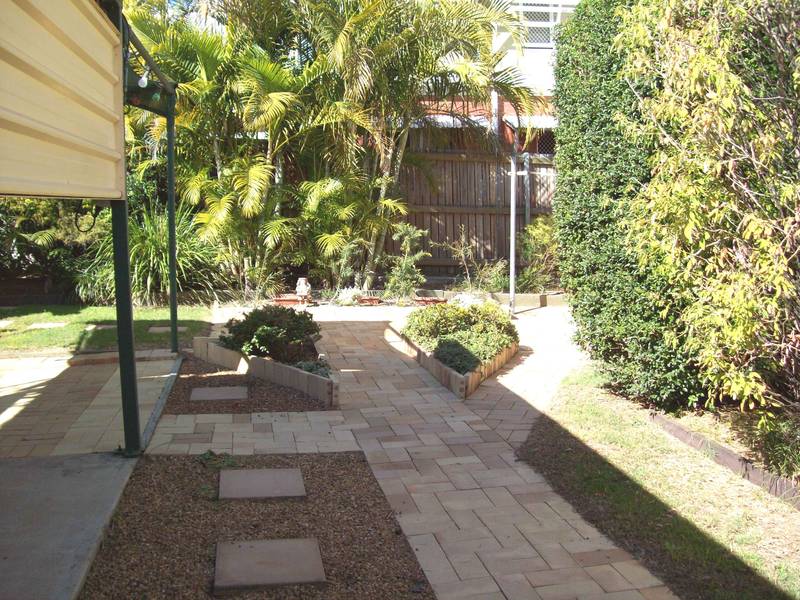 INNER CITY COLONIAL ZONED CBD Residential High Density Picture 3