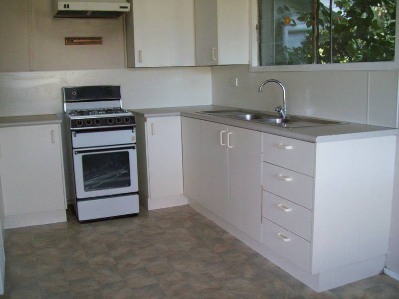 NEAT INVESTMENT OR FIRST HOME! Picture 3