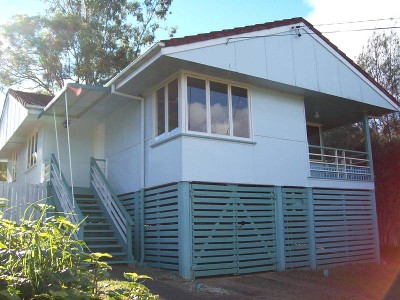 NEAT INVESTMENT OR FIRST HOME! Picture