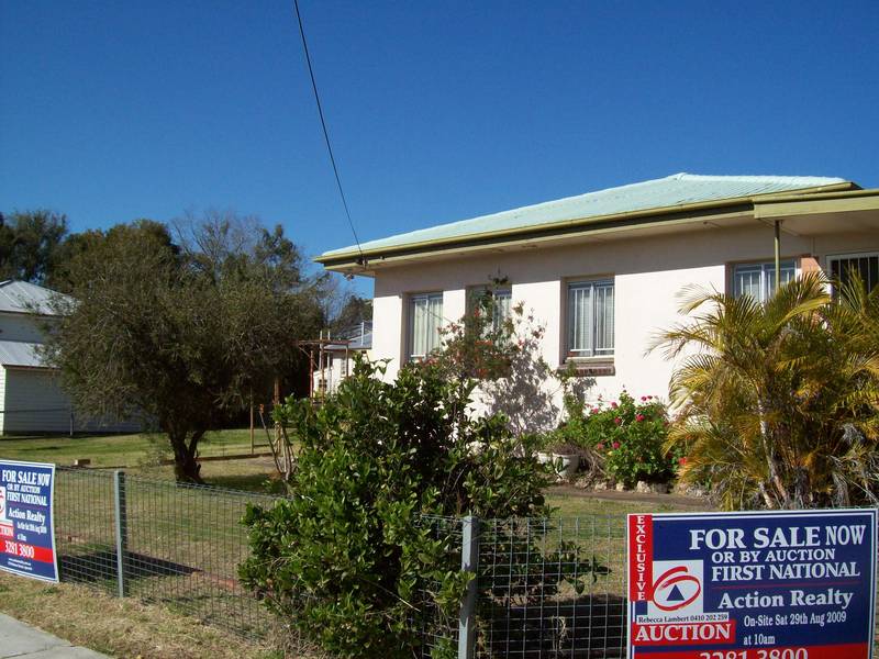 DEVELOPMENT POTENTIAL- TWO TITLES on 1214m2- THREE STREET FRONTAGE - DRESS CIRCLE LOCATION!AUCTION ON-SITE 29 AUGUST 200 Picture 2