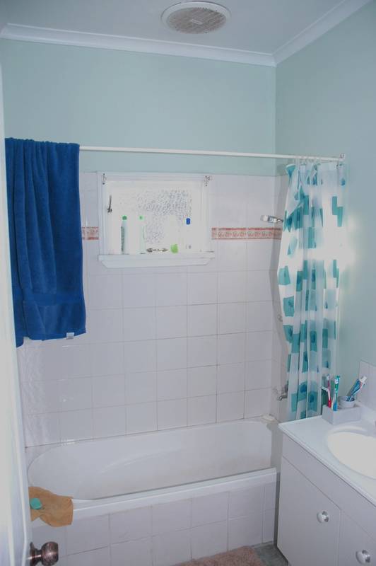 WHITE-PICKET-FENCE OPPORTUNITY Picture 3