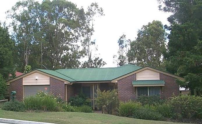 SECURE INVESTMENT - IN LEAFY QUIET AREA - DECEIVING FROM ROAD Picture 1