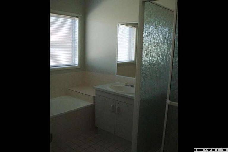 SECURE INVESTMENT - IN LEAFY QUIET AREA - DECEIVING FROM ROAD Picture 3