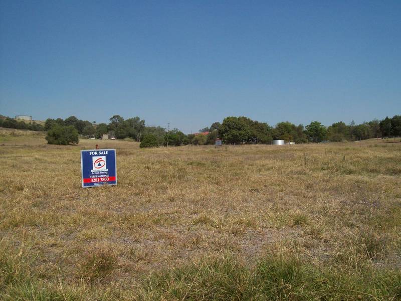 GREAT VALUE NEARLY AN ACRE!! Picture 1