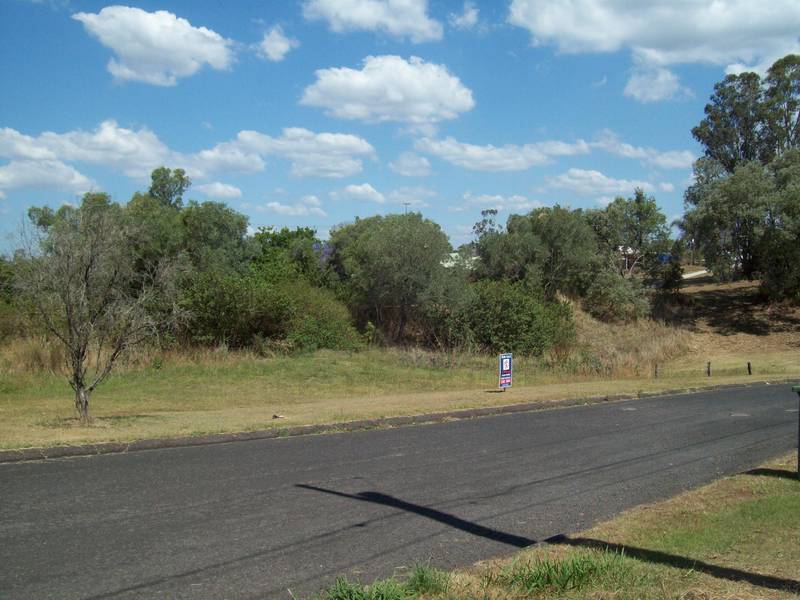 **HUGE PRICE REDUCTION!!**
5 TITLES - CUL DE SAC - NORTH IPSWICH Picture 2