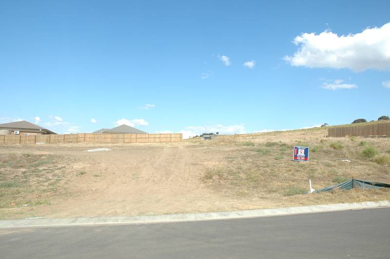 Land for sale in Lowood Picture 1