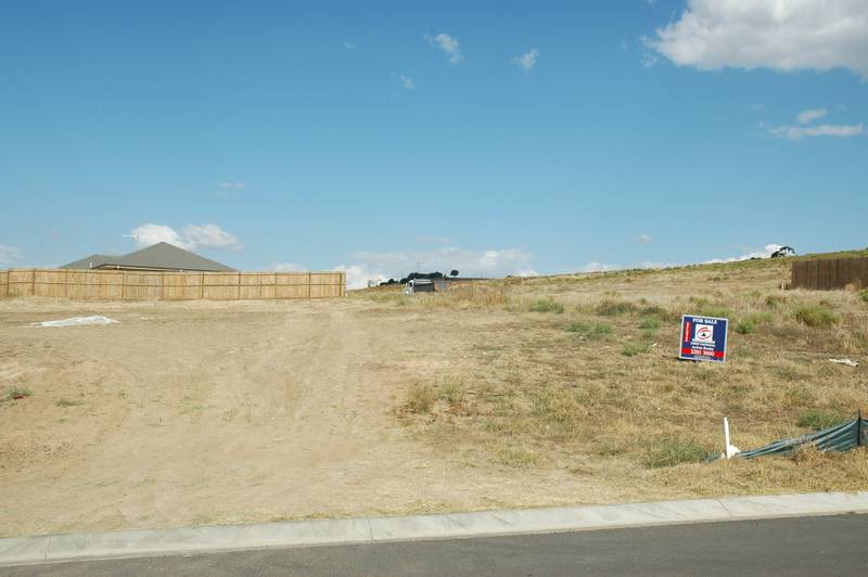 Land for sale in Lowood Picture 3