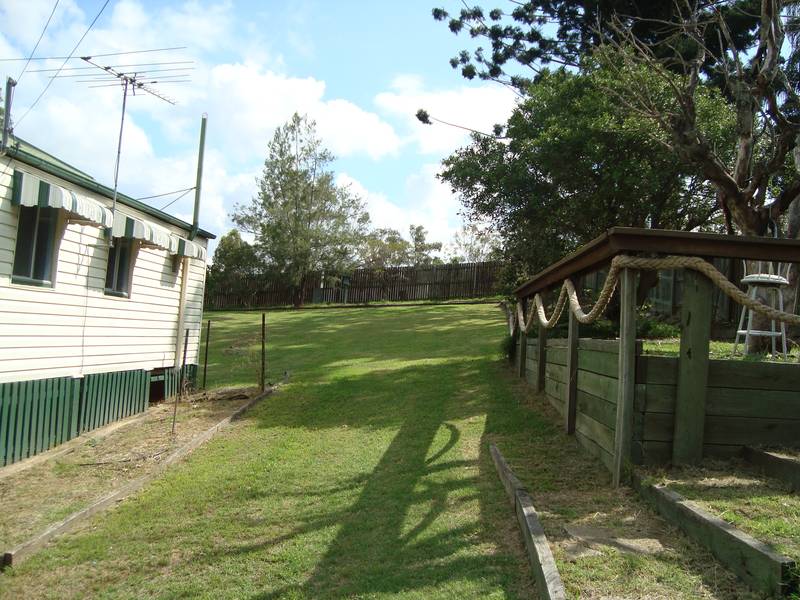 'WEST SIDE WONDER' Picture 3