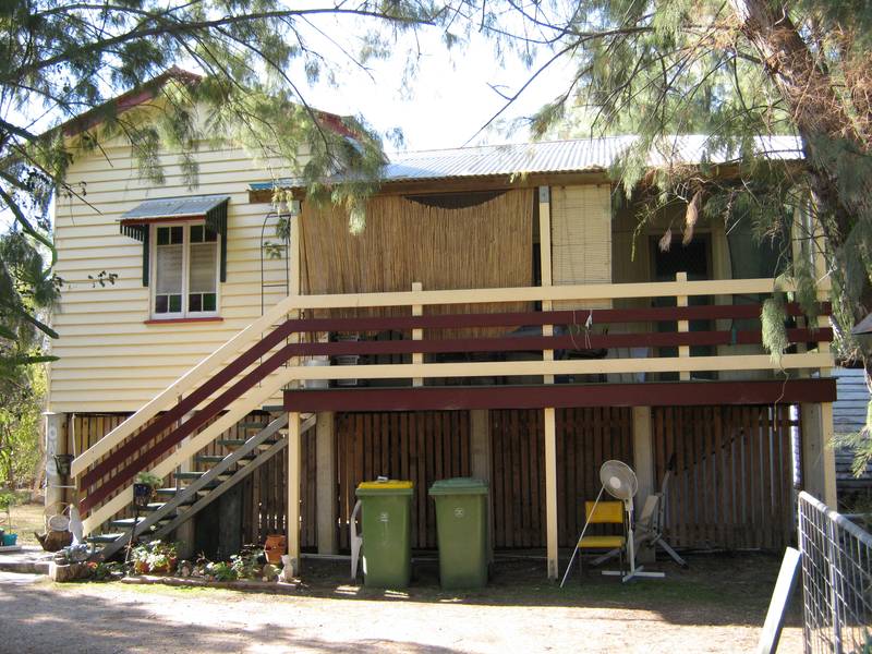 CLOSE TO ALL AMENITIES!! Picture 1