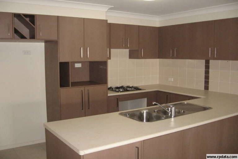 FABULOUS 3 BEDROOM DUPLEX WITH ENSUITE!! Picture 2