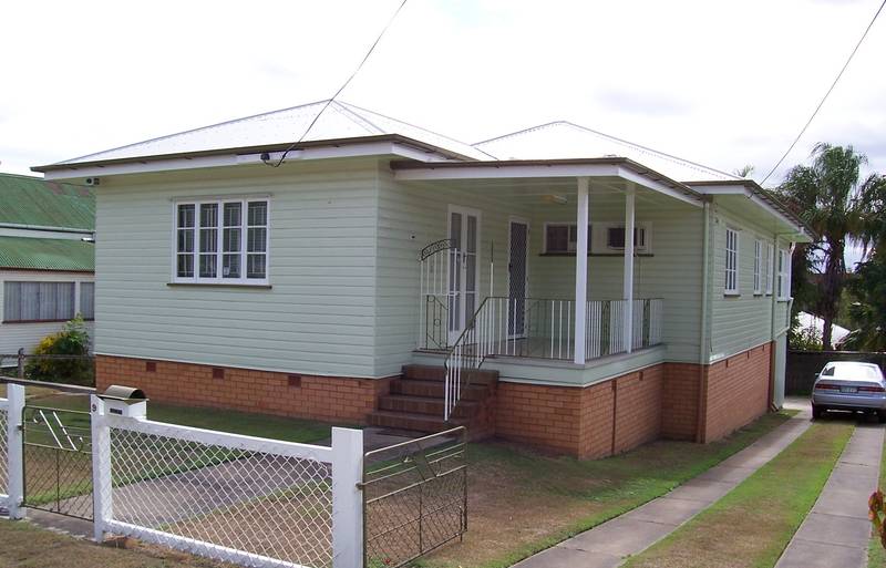 RESIDENCE WITH COMMERCIAL POTENTIAL Picture 1