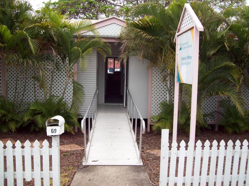 OFFICE IN THE SUBURBS Picture 1