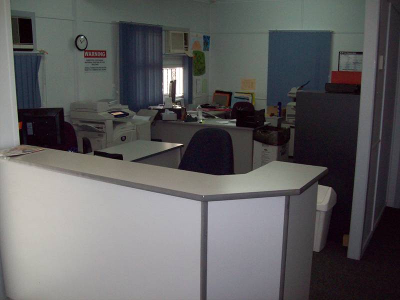 OFFICE IN THE SUBURBS Picture 3