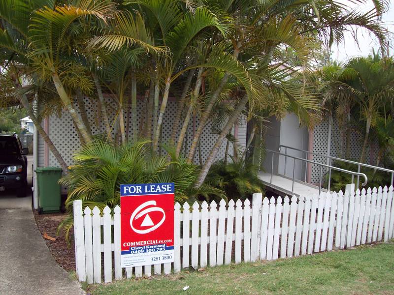 OFFICE IN THE SUBURBS Picture 2