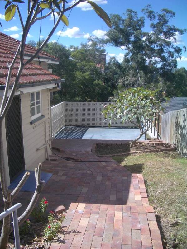 IPSWICH - Large Home - MUST SEE INSIDE! Picture 3