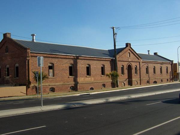 UNIQUE SPACE FOR LEASE Picture 1